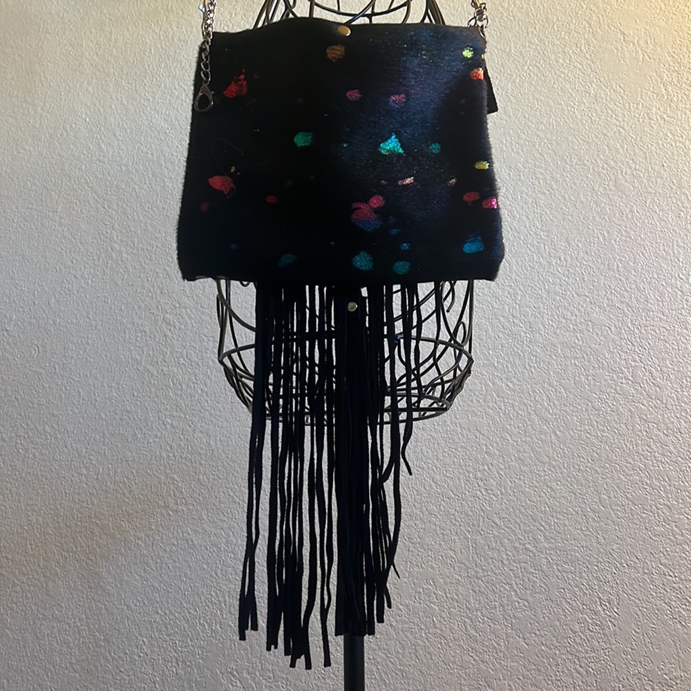 Hair on leather fringe bag - Picture 5 of 9